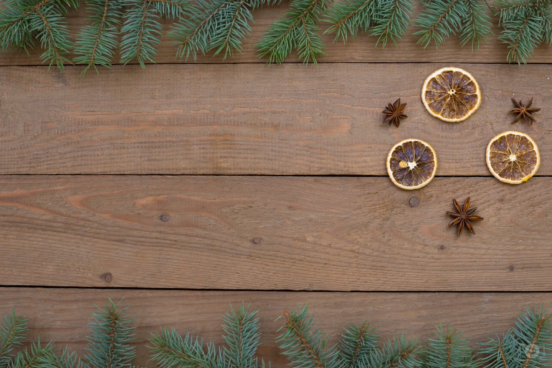 Mùa Giáng Sinh đang đến, đừng bỏ lỡ cơ hội tải về hình nền gỗ đám Noel miễn phí của chúng tôi. Sự kết hợp giữa gỗ và cành thông mang đến cho bạn một không gian ấm cúng và đầy vui tươi – tất cả đều miễn phí để tải về.