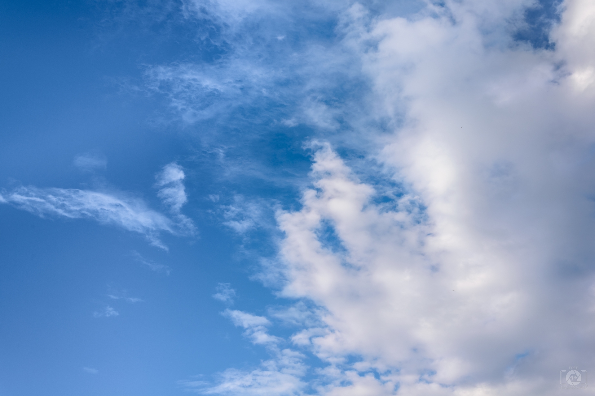 Nền mây đồng thời là một chủ đề thú vị cho người đam mê việc chụp ảnh. Với những bức hình được chụp từ góc nhìn tuyệt đẹp, bạn sẽ nhìn thấy cả sự đồng nhất và sự đa dạng trong vòng quay của mây trên bầu trời xanh.
