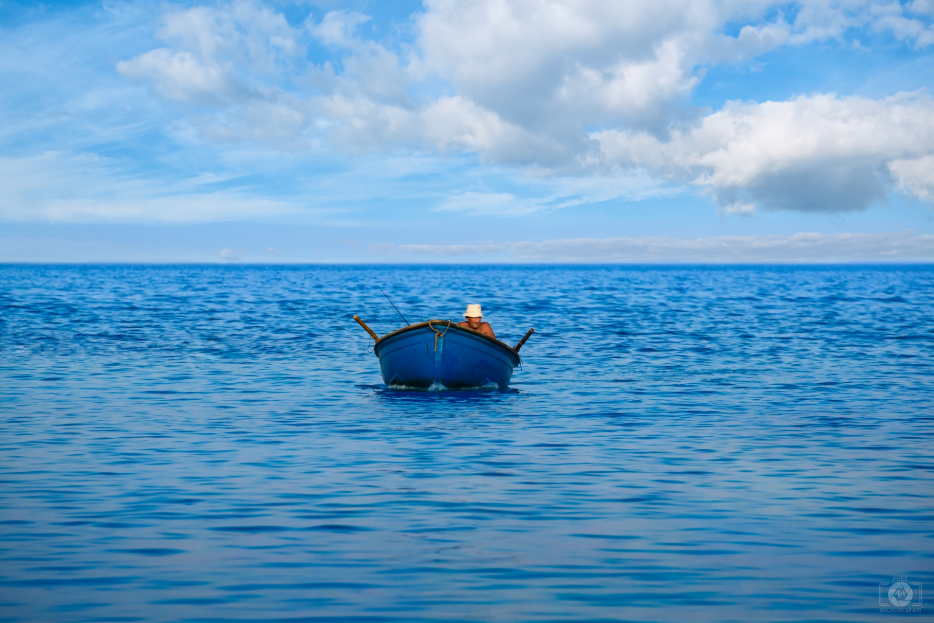 Small Fishing Boat Floating On The Water Stock Photo - Download Image Now - Fishing  Boat, Small, Beach - iStock