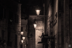 Night Streetlights in Italy Background - High-quality free Photo from FreeArtBackgrounds.com